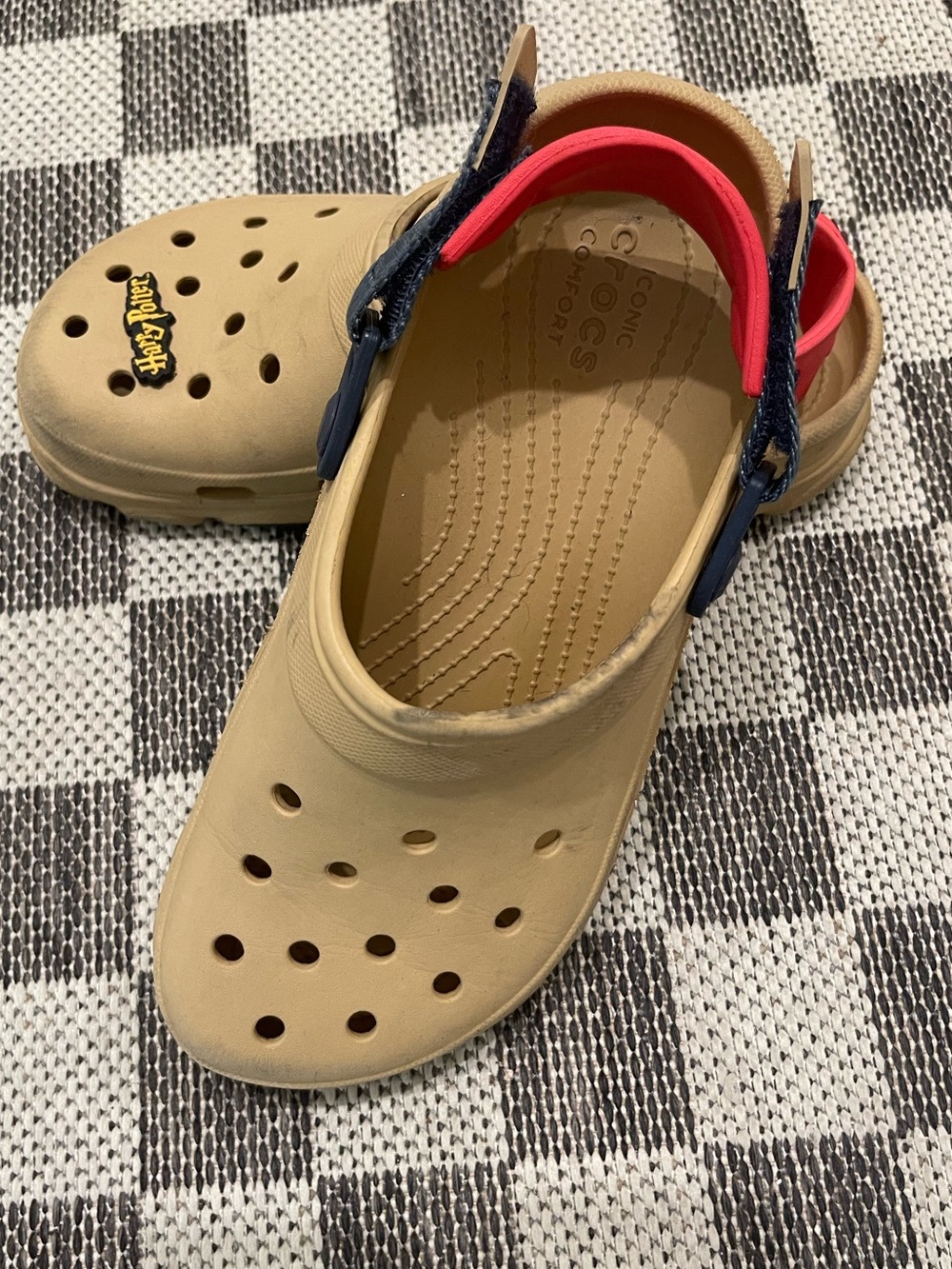CROCS Unisex  Tan Clogs with Navy & Red Straps M- 8 / W-10 Harry Potter
